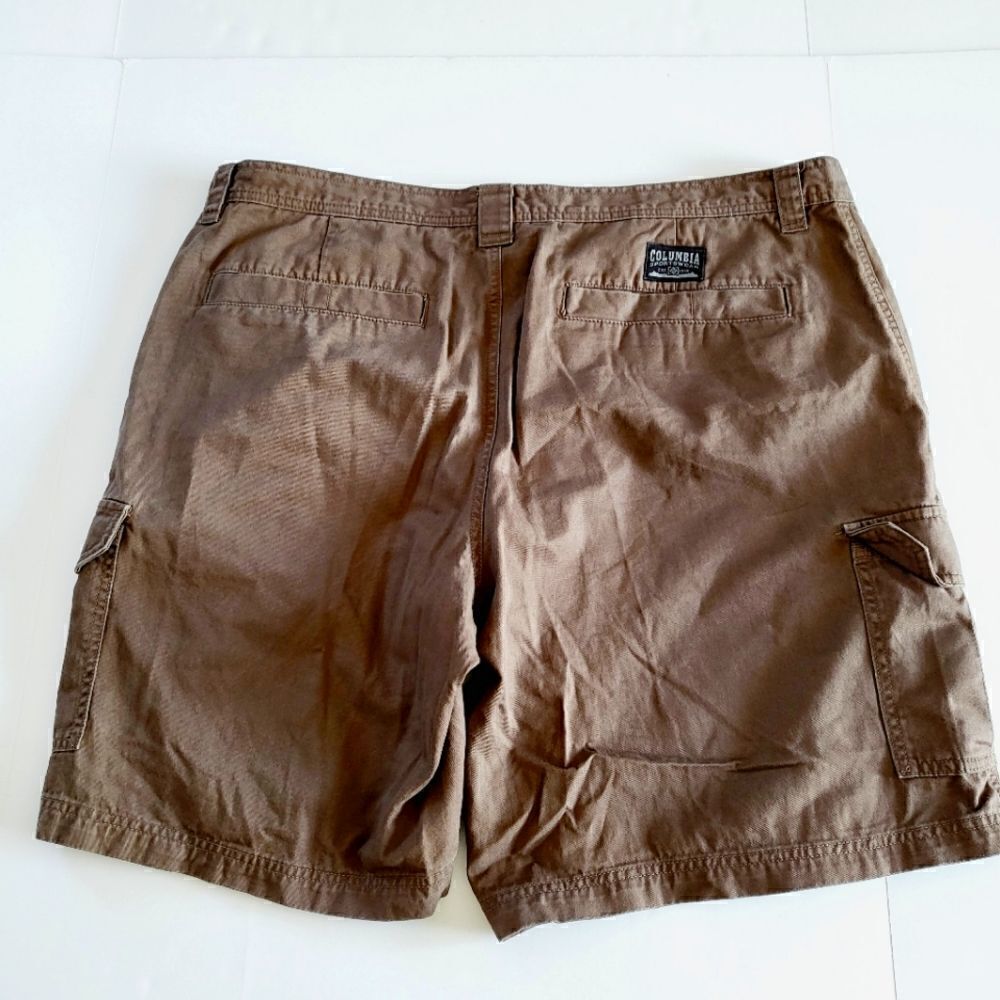 Columbia cargo shorts 42 